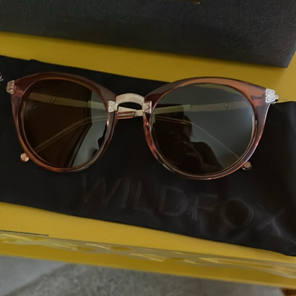 WILDFOX Sunset Sunglasses in Desert New in box